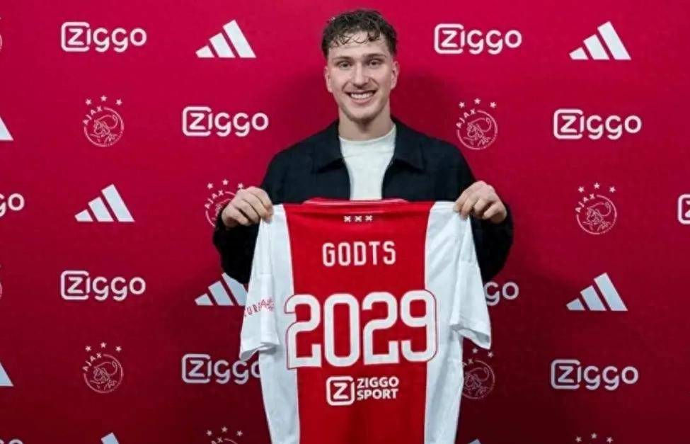 意甲倒计时，阿贾克斯赛前刷新队史纪录，细节引发关注，球迷炸锅，更衣室氛围转暖的简单介绍