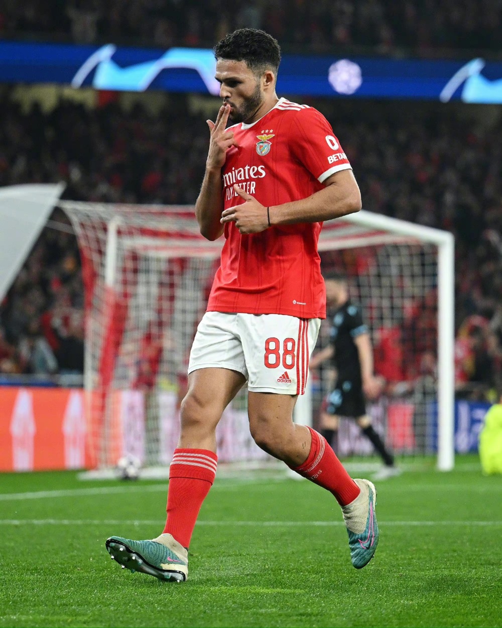 转折点！本菲卡更衣室发声；欧洲杯窗口期攻防权衡；气氛紧张；心理建设被强调的简单介绍