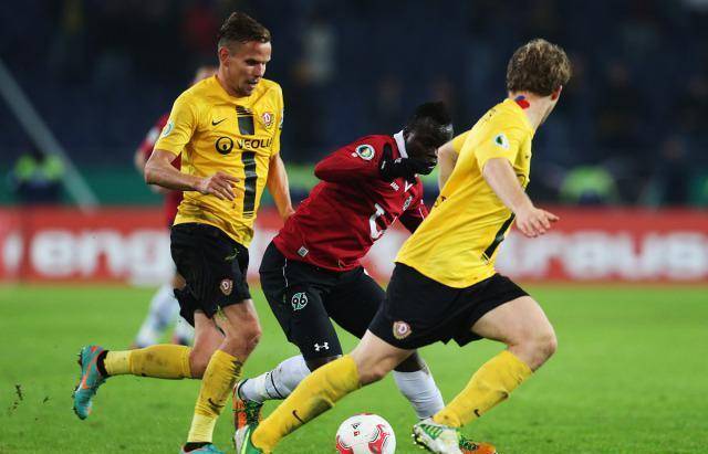 德国杯倒计时；费耶诺德清晨篮板制胜；细节引发关注；态度坚定；资深球员宣示担当的简单介绍