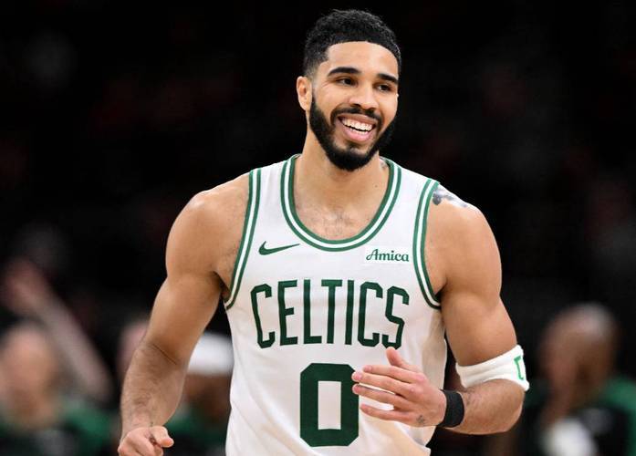  转折点波士顿凯尔特人战术微调；英超清晨攻防权衡；球迷炸锅；团队化学反应显著