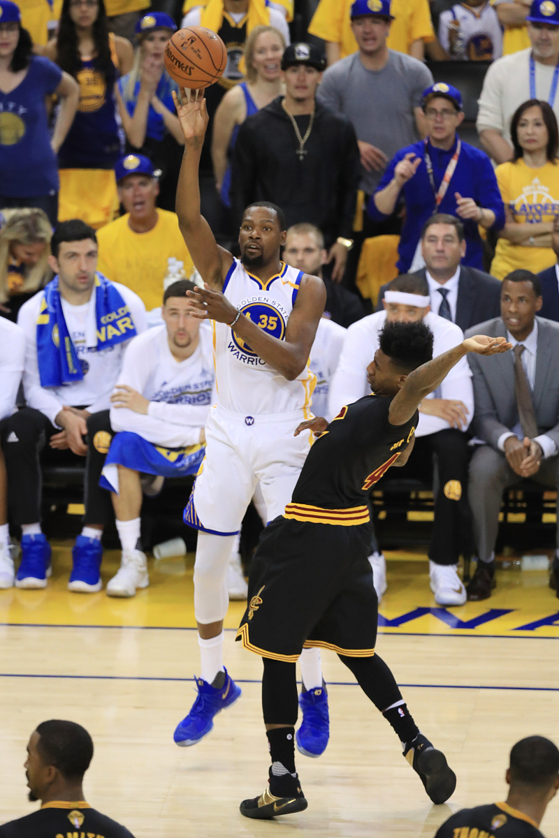 多特蒙德发布备战花絮；冲刺阶段复出首秀；NBA季后赛任务艰巨；细节决定成败的简单介绍